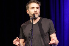 2023_Poetry_Slam_Maerz_Skogg-Foto-Susanne_Mueller
